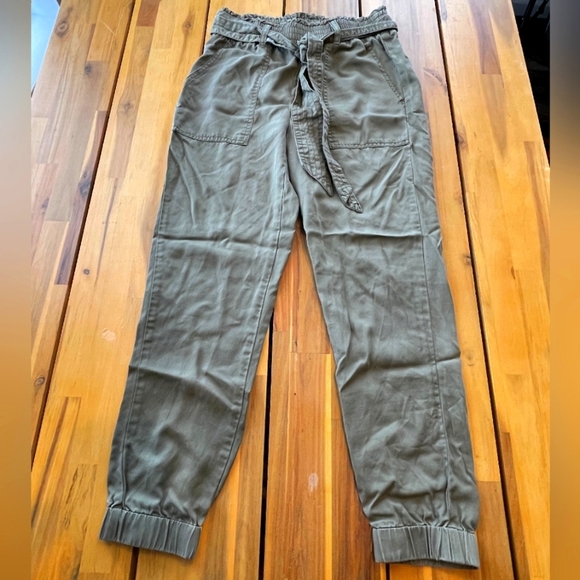 Abercrombie & Fitch Womens Olive Green High Waisted Belted Lightweight Joggers - Picture 1 of 4